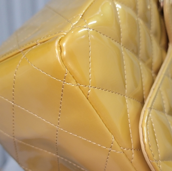 AuthenticCHANEL Jumbo XL single classic flap in a Creamy Gold patent leather ✨️ - Picture 11 of 17
